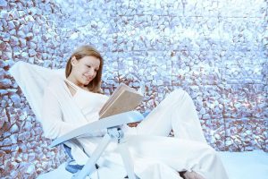 کتاب درمانی چیست و در چه زمینه ای به ما کمک میکند؟