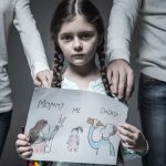 مشکلاتی که فرزندان دارای والدین معتاد تجربه میکنند؟